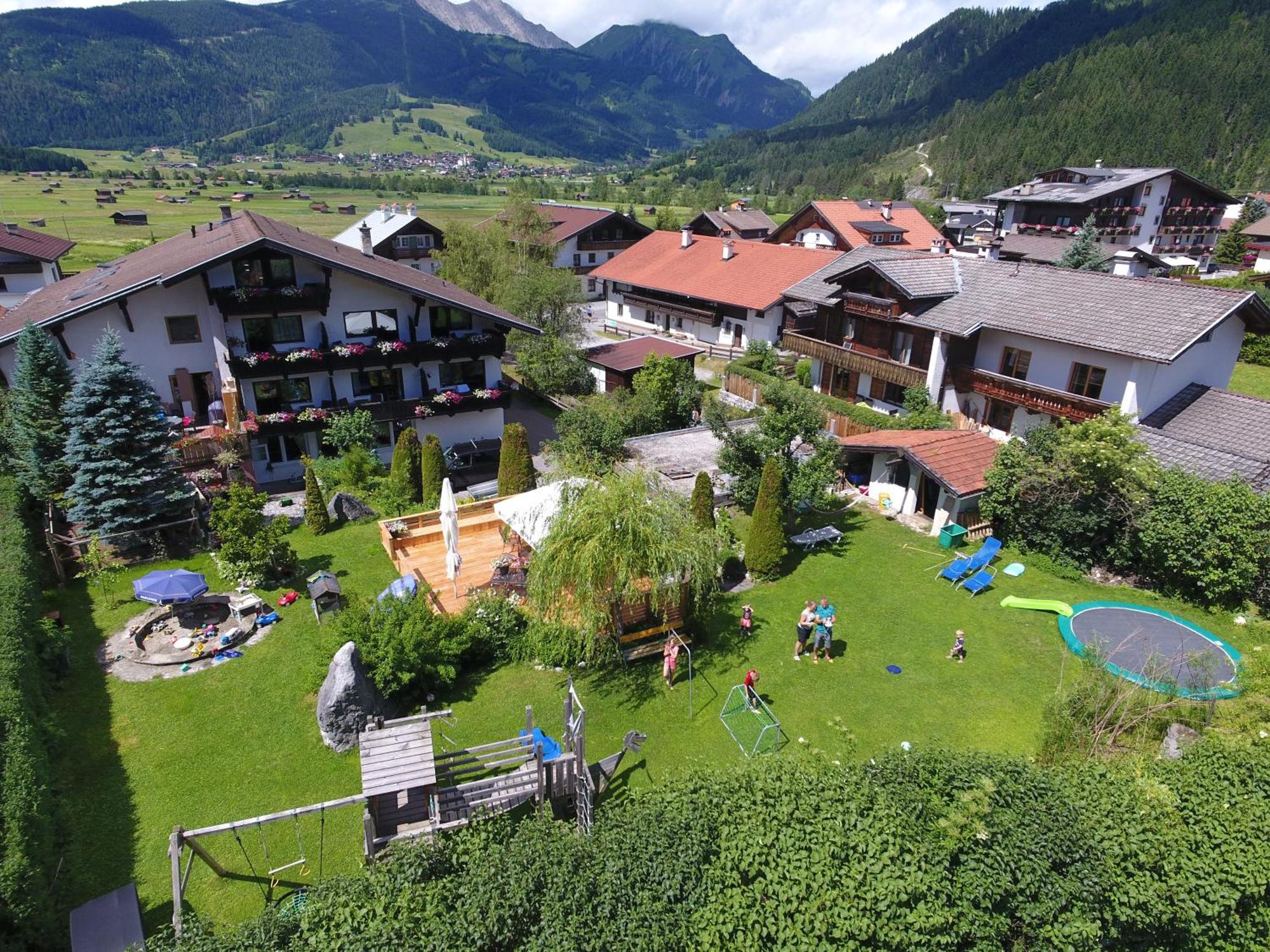 Haus Alpengluehen Apartment Ehrwald Exterior photo
